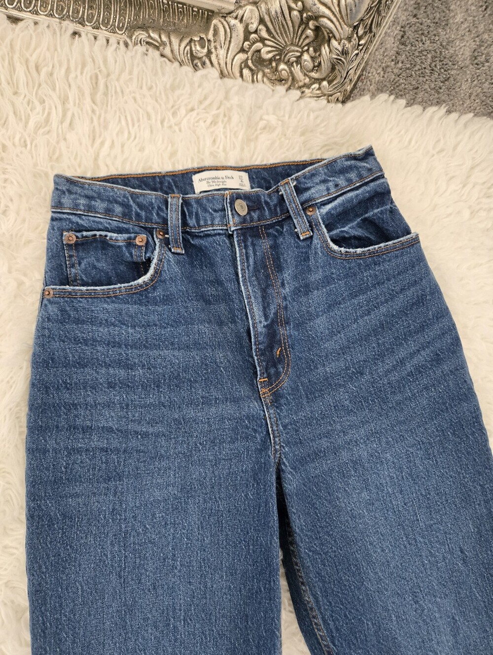 Abercrombie & Fitch Curve Love The 90s Straight Ultra High Rise Jeans. Size 27. - Picture 2 of 9